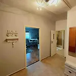 Apartmán 1-bedroom Floor In Heart Of Old Town *