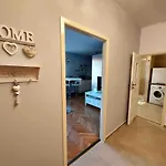 Apartmán 1-bedroom Floor In Heart Of Old Town