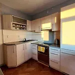 1-bedroom Floor In Heart Of Old Town *