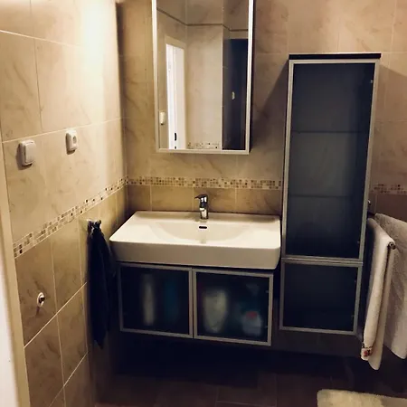 1-bedroom Floor In Heart Of Old Town