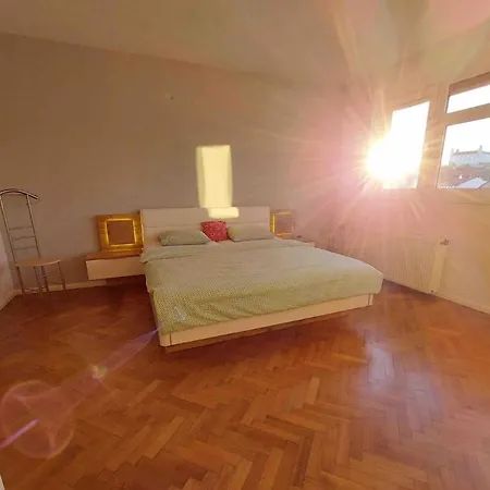 1-bedroom Floor In Heart Of Old Town Apartment