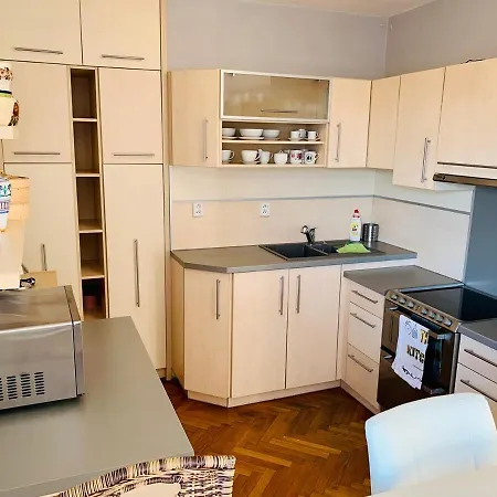 1-bedroom Floor In Heart Of Old Town *