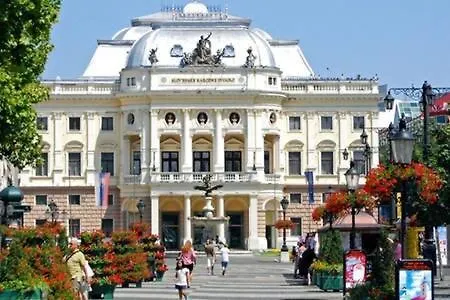 1-bedroom Floor In Heart Of Old Town