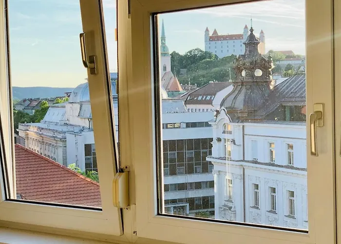 1-bedroom Floor In Heart Of Old Town *