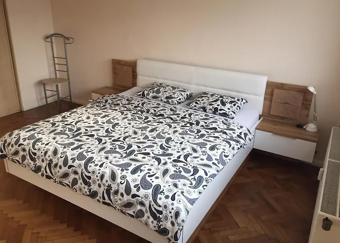 1-bedroom Floor In Heart Of Old Town Apartament *