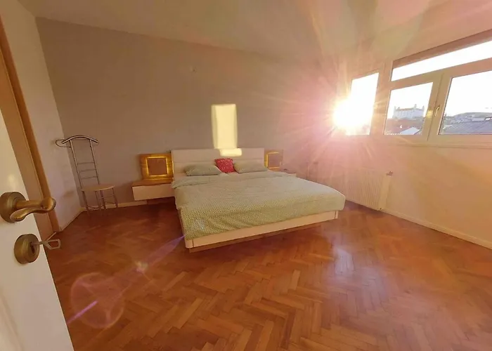 1-bedroom Floor In Heart Of Old Town Apartament