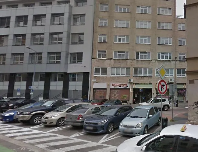 1-bedroom Floor In Heart Of Old Town