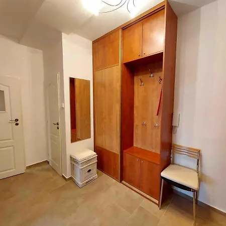 Апартаменти 1-bedroom Floor In Heart Of Old Town Братислава