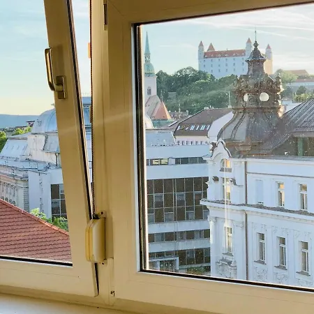 1-bedroom Floor In Heart Of Old Town *