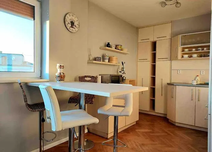 1-bedroom Floor In Heart Of Old Town 公寓 *